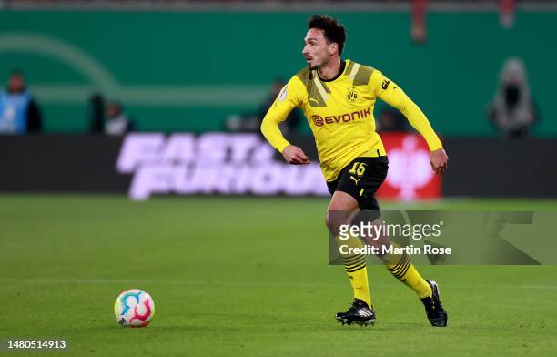 Mats Hummels of Borussia Dortmund controls the ball during the DFB Cup quarterfinal match between RB Leipzig and Borussia Dortmund at Red Bull Arena...