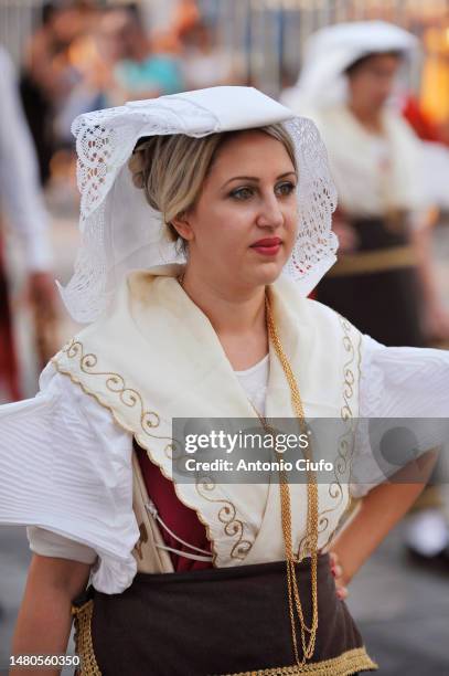 woman in traditional italian clothing - named "pacchiana" - takes part in the religious festival "sagra delle regne" in minturno, lazio, italy. - traditional italian dress stock pictures, royalty-free photos & images