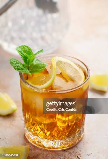 ice tea - whiskey stock pictures, royalty-free photos & images