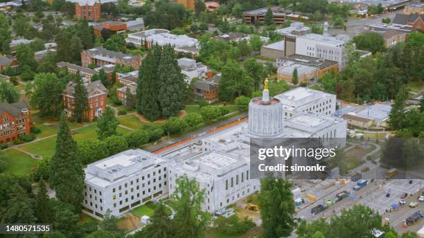 edificio del capitolio del estado de oregón - salem oregon fotografías e imágenes de stock