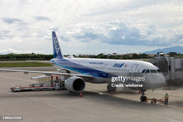 all nippon airways airbus a321 - airbus stock symbol stock pictures, royalty-free photos & images