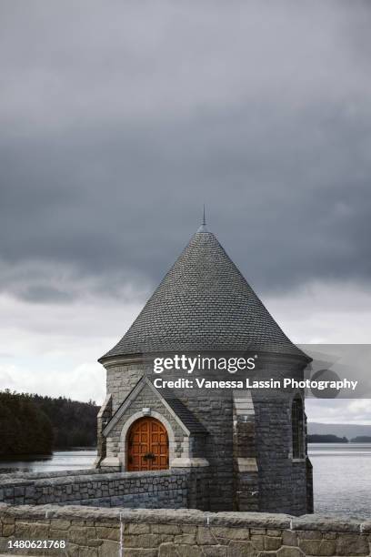 barkhamsted reservoir, saville dam 1 - vanessa lassin stock pictures, royalty-free photos & images