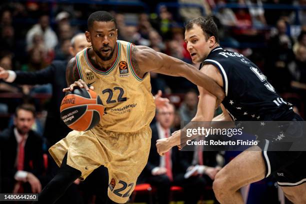 Cory Higgins of FC Barcelona and Kevin Pangos of EA7 Emporio Armani Milan during the 2022/2023 Turkish Airlines EuroLeague match between EA7 Emporio...