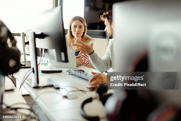 partnership and information technology - 2 men chatting casual office stock pictures, royalty-free photos & images