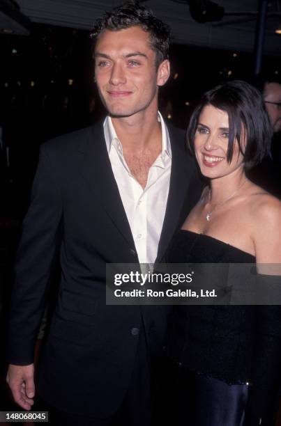 Jude Law and wife Sadie Frost attend the premiere of "The Talented Mr. Ripley" on December 12, 1999 at Mann Village Theater in Westwood, California.
