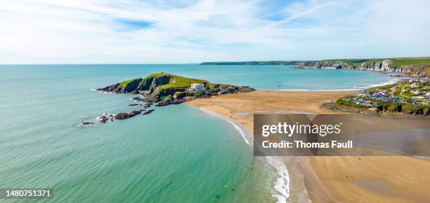 panorama su burgh island e bigbury-on-sea - devon foto e immagini stock