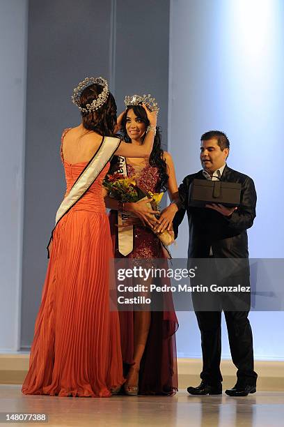 Mariana Berumen winner of the 2011 contest, and Elisa Espinoza, winner of the contest Our Beauty of Guanajuato 2012, pose for the photo, during the...