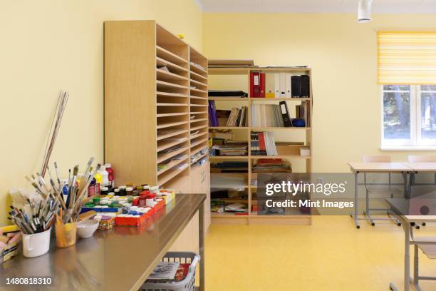 a school art room, classroom with shelves and equipment, paints and brushes - 美術工芸用品 ストックフォトと画像