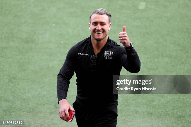 Stuart Hogg of Exeter Chiefs gestures a thumbs up after inspecting the pitch prior to the Heineken Champions Cup Quarter Finals match between Exeter...