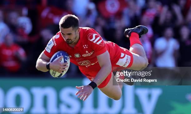 Thomas Ramos of Toulouse dives to score their fifth try during the Heineken Champions Cup match between Toulouse and Sharks at Stade Ernest Wallon on...