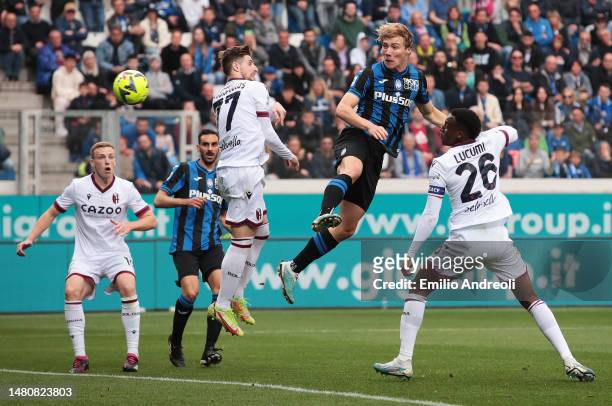 Rasmus Hojlund of Atalanta BC misses a chance during the Serie A match between Atalanta BC and Bologna FC at Gewiss Stadium on April 08, 2023 in...