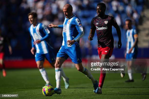 Aleix Vidal of RCD Espanyol runs with the ball whilst under pressure from Inaki Williams of Athletic Club during the LaLiga Santander match between...