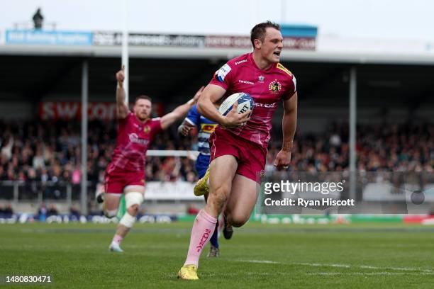 Tom Wyatt of Exeter Chiefs runs in to score the team's first try during the Heineken Champions Cup Quarter Finals match between Exeter Chiefs and DHL...