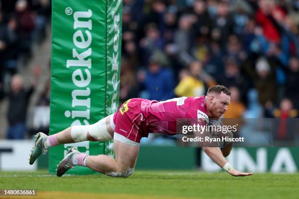 Sam Simmonds of Exeter Chiefs scores the team's fourth try during the Heineken Champions Cup Quarter Finals match between Exeter Chiefs and DHL...