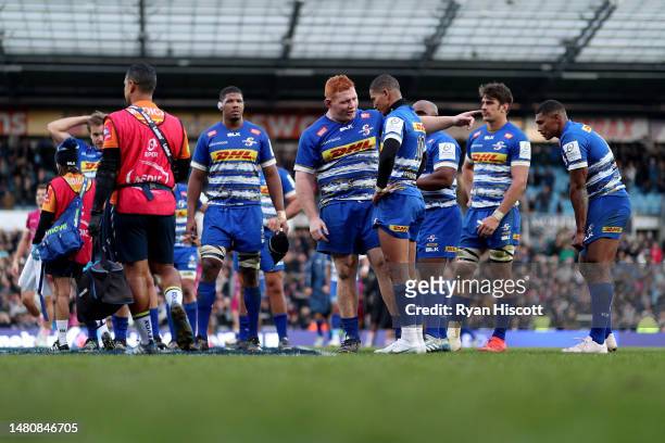 Steve Kitshoff of DHL Stormers speaks with Manie Libbok as players of DHL Stormers look dejected following defeat to Exeter Chiefs during the...