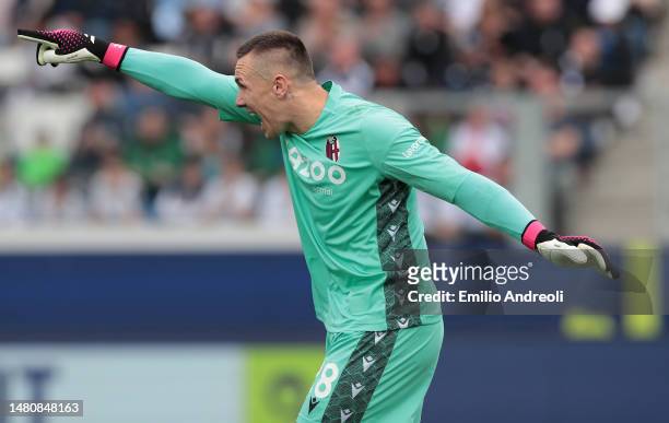Lukasz Skorupski of Bologna FC gestures during the Serie A match between Atalanta BC and Bologna FC at Gewiss Stadium on April 08, 2023 in Bergamo,...