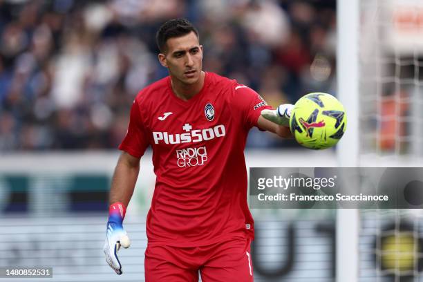 Juan Musso of Atalanta BC reach for the ball during the Serie A match between Atalanta BC and Bologna FC at Gewiss Stadium on April 08, 2023 in...