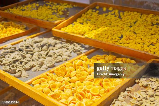 raw homemade conchiglie pasta on street in italy. traditional food. bari. - bari 個照片及圖片檔