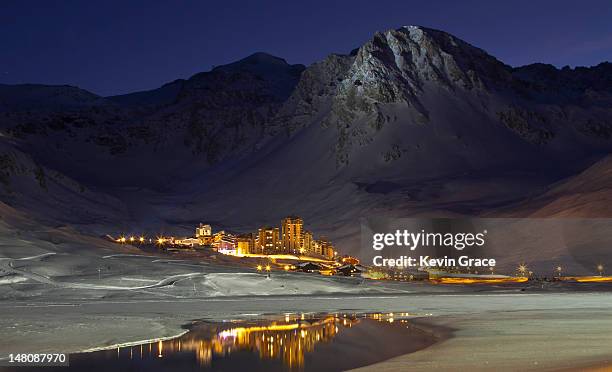 tignes at dusk - tignes stock-fotos und bilder