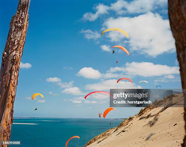 bahía de arcachón - duna de pilat fotografías e imágenes de stock