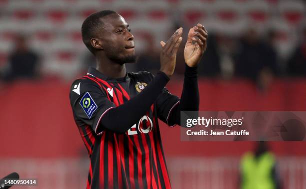 Nicolas Pepe of Nice salutes the supporters following the Ligue 1 match between OGC Nice and Paris Saint-Germain at Allianz Riviera stadium on April...