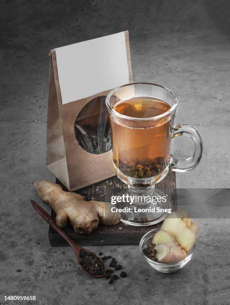 blooming sally tea with ginger on gray background - hurricane sally - fotografias e filmes do acervo