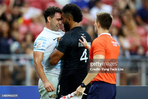 Joaquin Pellandini of Argentina argues with Akuila Rokolisoa of New Zealand in their cup final match during the HSBC Singapore Rugby Sevens at the...