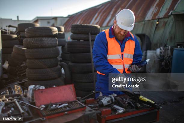 Scrap Shop Worker Scrap Metal People Photos and Premium High Res Pictures - Getty Images
