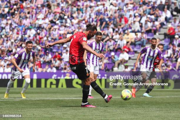 Vedat Muriqi of RCD Mallorca scores the team's third goal via a penalty during the LaLiga Santander match between Real Valladolid CF and RCD Mallorca...