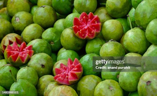 guava (red) - guayaba fotografías e imágenes de stock