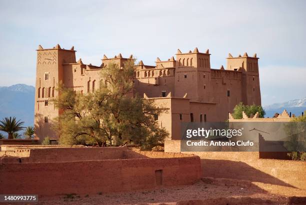 kasbah near ouarzazate, morocco - casbah stock pictures, royalty-free photos & images