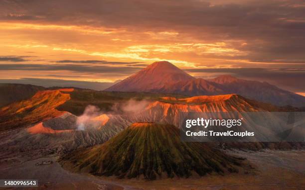 mount bromo volcano during sunrise. mount bromo volcano (gunung bromo) in bromo tengger semeru national park, east java, indonesia. - ブロモ山 ストックフォトと画像