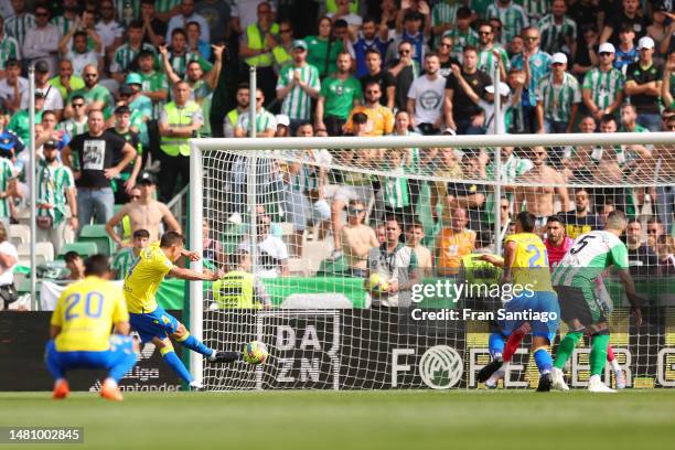 Ruben Alcaraz of Cadiz CF scores the team's first goal during the LaLiga Santander match between Real Betis and Cadiz CF at Estadio Benito Villamarin...