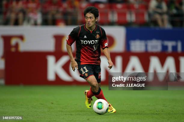 Keiji Tamada of Nagoya Grampus in action during the J.League J1 match between Nagoya Grampus and Kashima Antlers at Toyota Stadium on July 31, 2013...