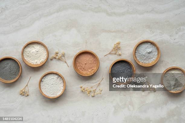 wooden bowls with different colours of clay powder. mask for rejuvenation and detoxification, pore cleansing of the face. - fangoterapia imagens e fotografias de stock