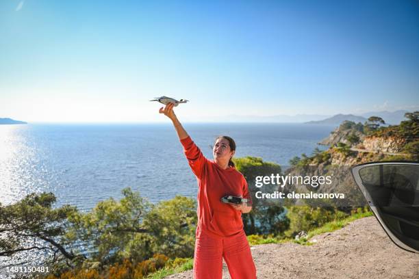 woman traveling with quadcopter - person flying a drone stock pictures, royalty-free photos & images
