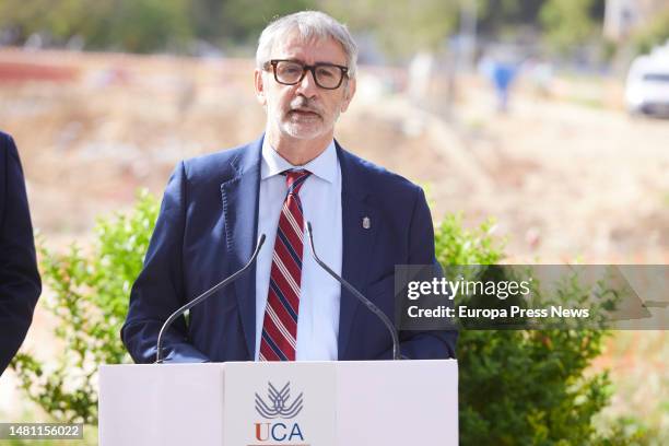 The challenge of the UCA, Francisco Piniella, attends the media during the visit to the works of the classroom Carmelo Garcia Barroso of the...