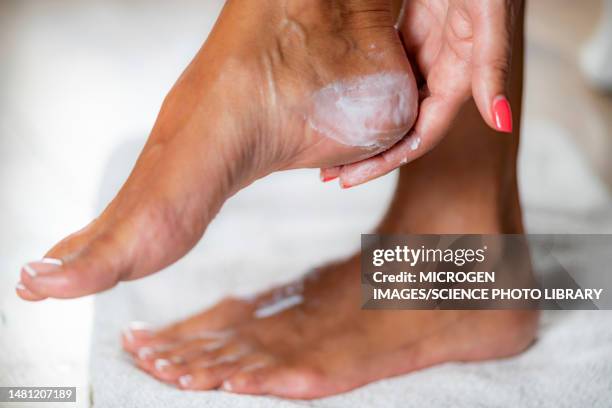 foot mask treatment - female feet stockfoto's en -beelden
