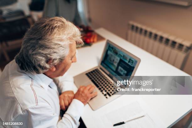 Italian Computer. Man Old Italian Man Photos and Premium High Res Pictures - Getty Images