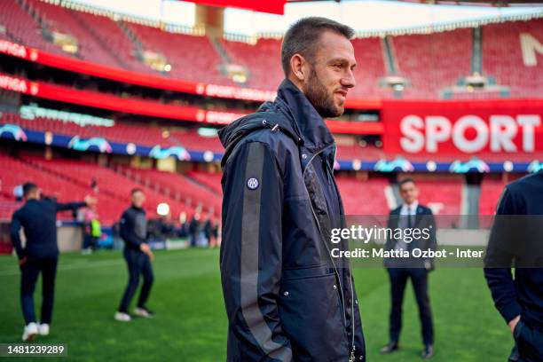 Stefan De Vrij of FC Internazionale looks on during the pitch inspection ahead of their UEFA Champions League quarterfinal first leg match against SL...