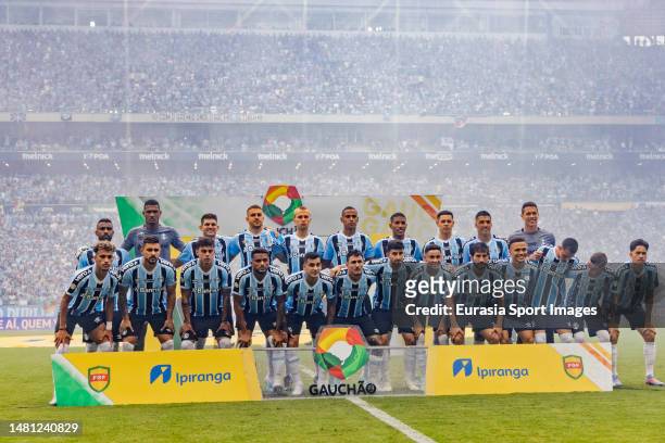 Gremio poses for team photo during Campeonato Gaucho Final match between Gremio and Caxias do Sul at Arena do Gremio on April 9, 2023 in Porto...