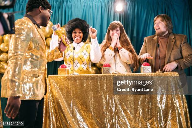 retro television gameshow broadcast - competition round stock pictures, royalty-free photos & images
