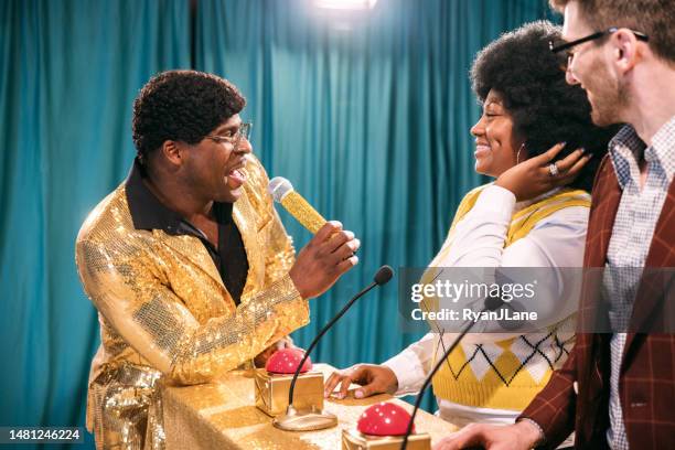retro television gameshow broadcast - retro television stock pictures, royalty-free photos & images