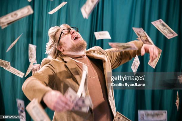 retro styled man celebrates in falling money - vencer imagens e fotografias de stock