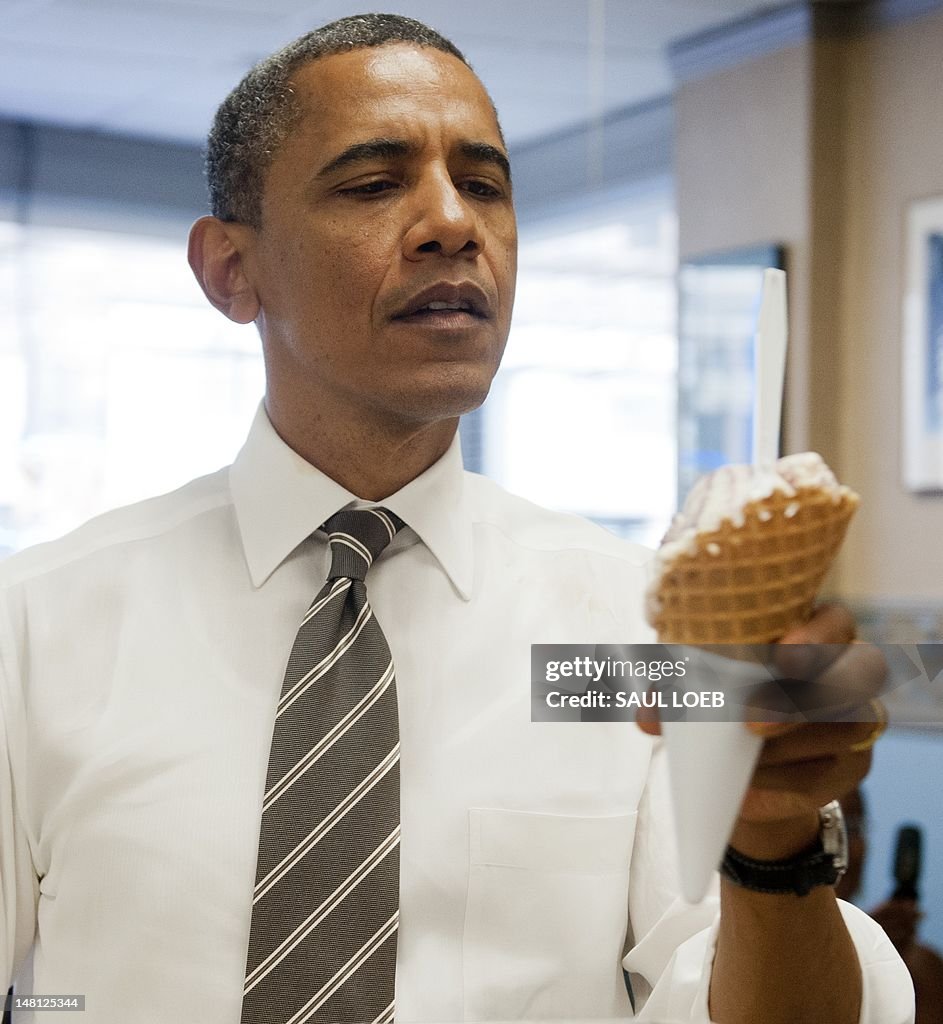 US President Barack Obama holds an ice c