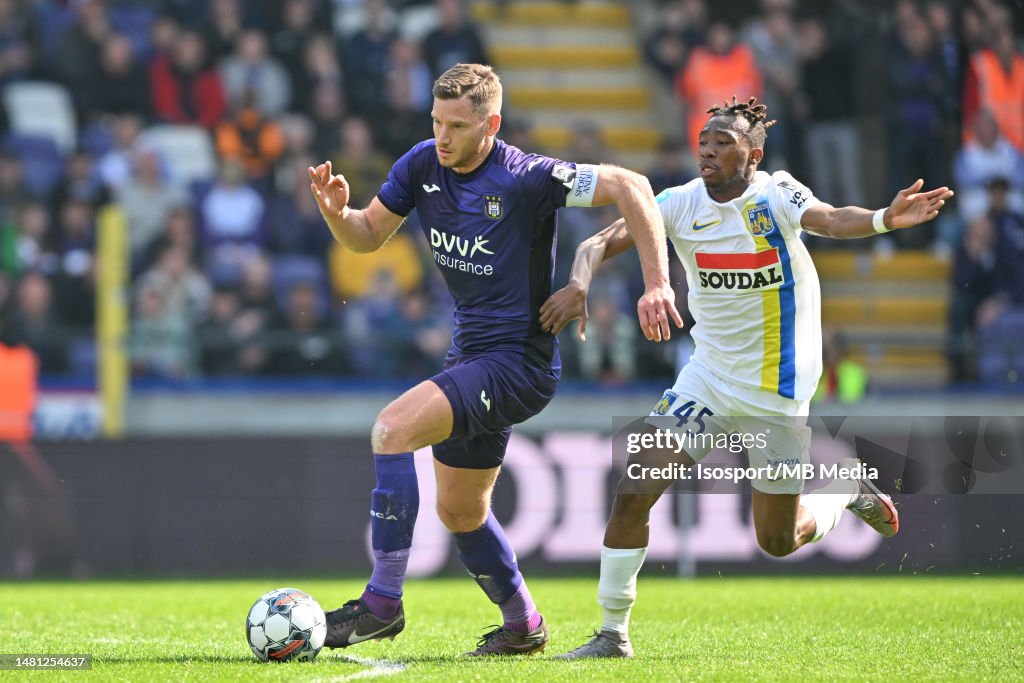 Jan Vertonghen of Anderlecht pictured in a duel with Nene Dorgeles