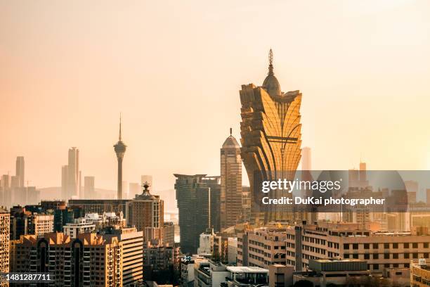 macau skyline sunset - macao fotografías e imágenes de stock