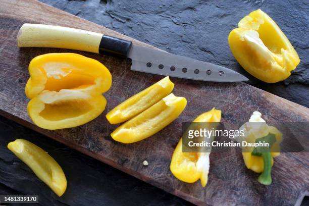 yellow pepper, cut up. - gele paprika stockfoto's en -beelden