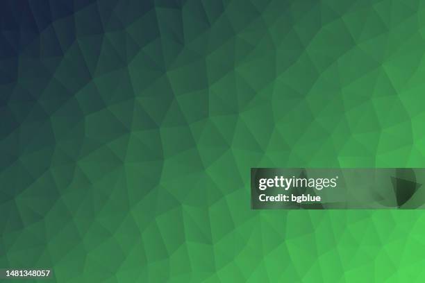 illustrazioni stock, clip art, cartoni animati e icone di tendenza di mosaico poligonale con sfumatura verde - sfondo geometrico astratto - low poly - modellazione low poly
