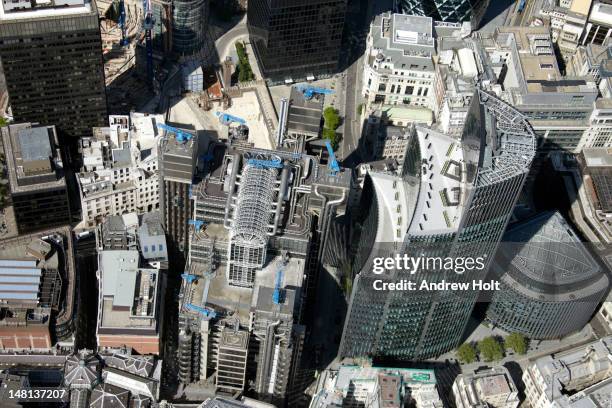 lloyds and willis buildings, city of london - lloyds of london photos et images de collection